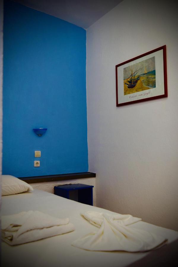 אואוראנואופולי Hotel Kari מראה חיצוני תמונה