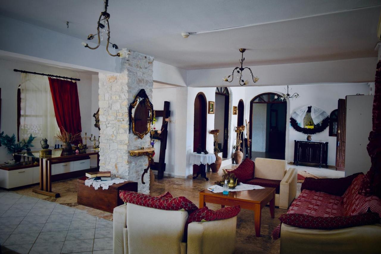 אואוראנואופולי Hotel Kari מראה חיצוני תמונה