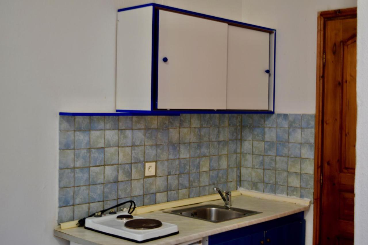 אואוראנואופולי Hotel Kari מראה חיצוני תמונה
