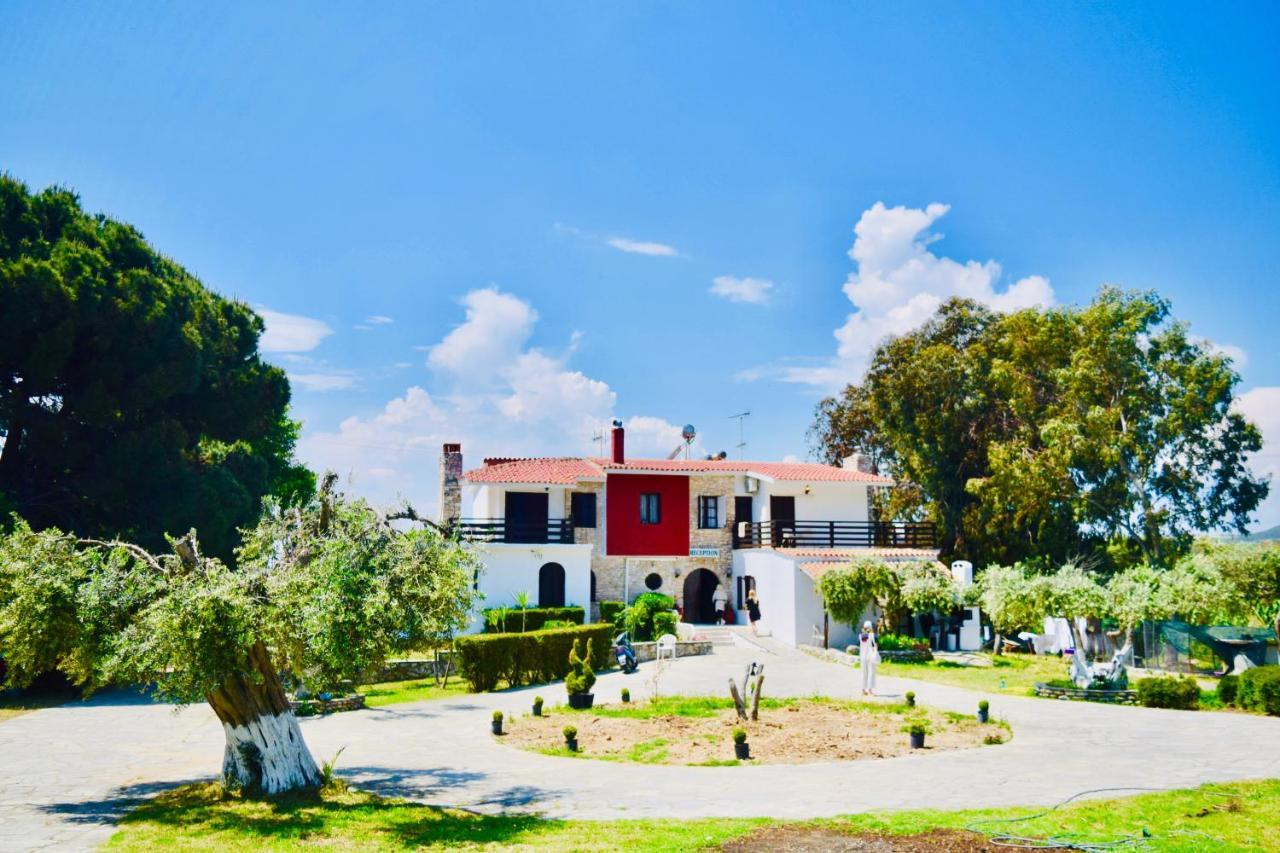 אואוראנואופולי Hotel Kari מראה חיצוני תמונה