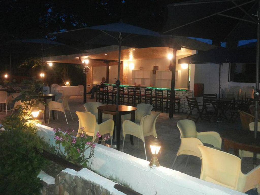 אואוראנואופולי Hotel Kari מראה חיצוני תמונה