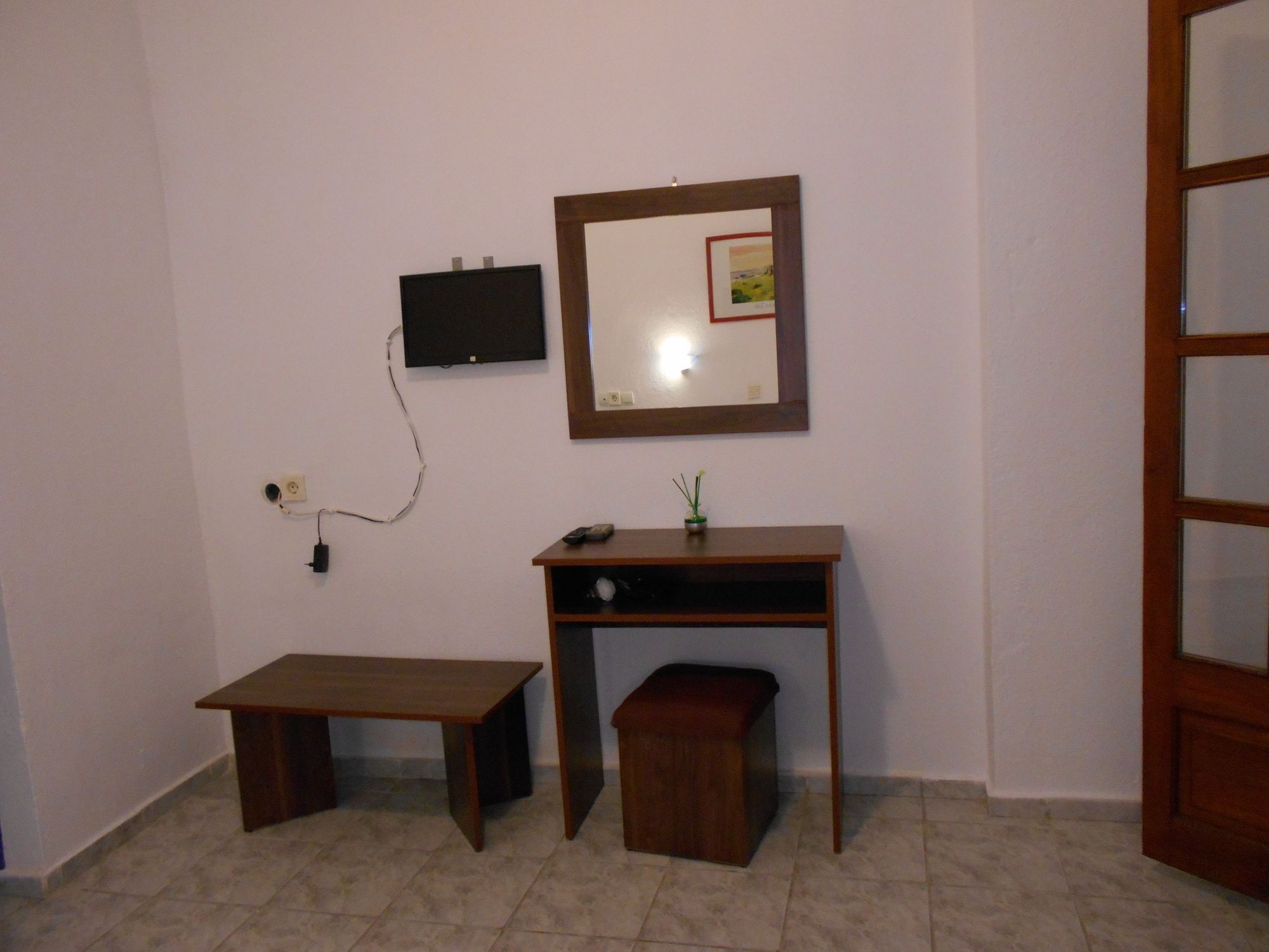 אואוראנואופולי Hotel Kari מראה חיצוני תמונה