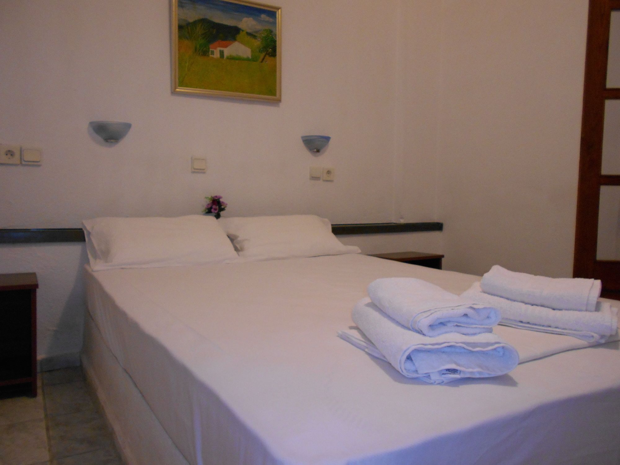 אואוראנואופולי Hotel Kari מראה חיצוני תמונה
